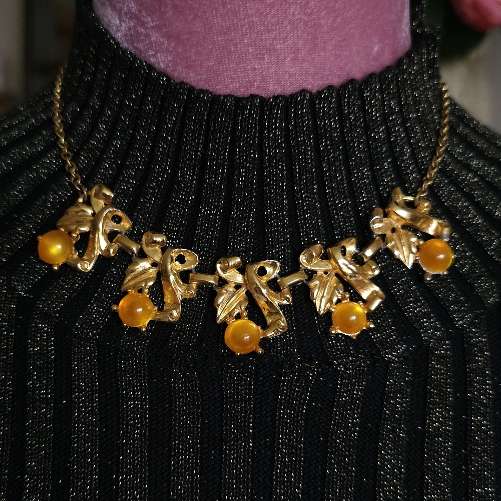 1950's Moonglow Thermoset Lucite Necklace. Vintage Necklace. Moonglow. - Picture 2 of 11